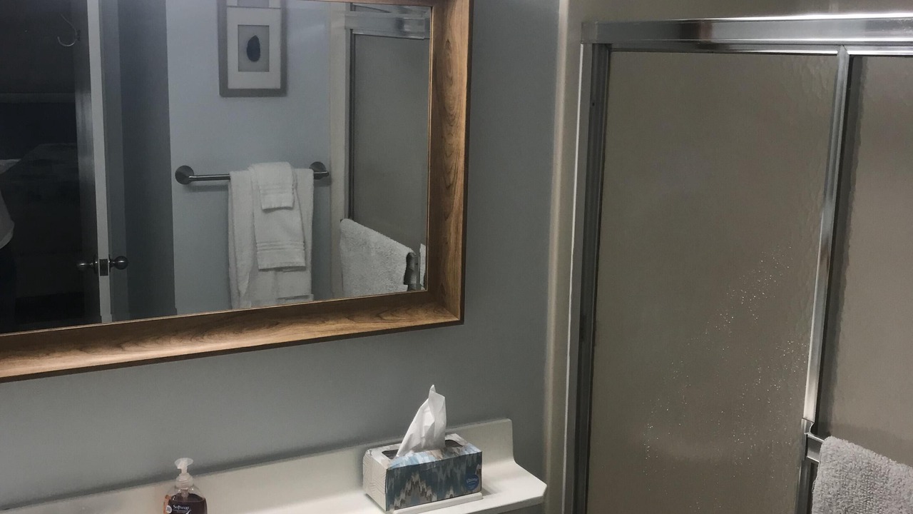 Photo of Bathroom in Folly Field