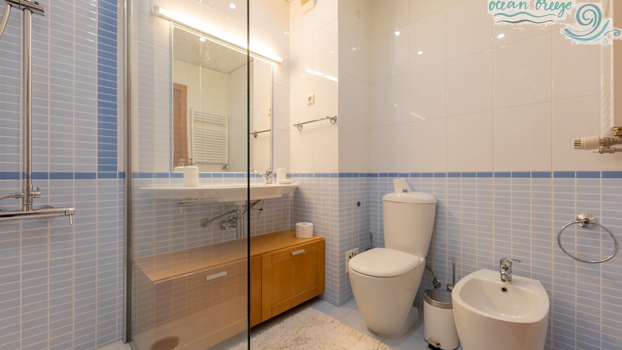 Photo of Bathroom in Carcavelos