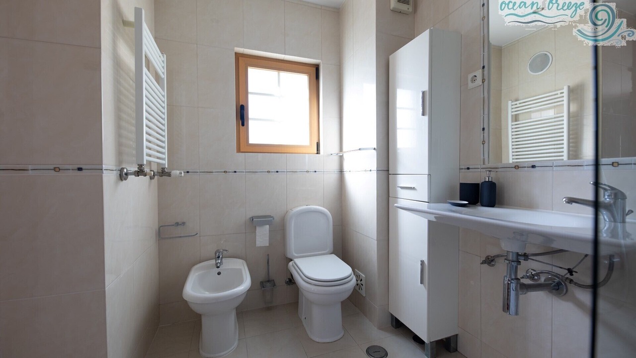 Photo of Bathroom in Carcavelos
