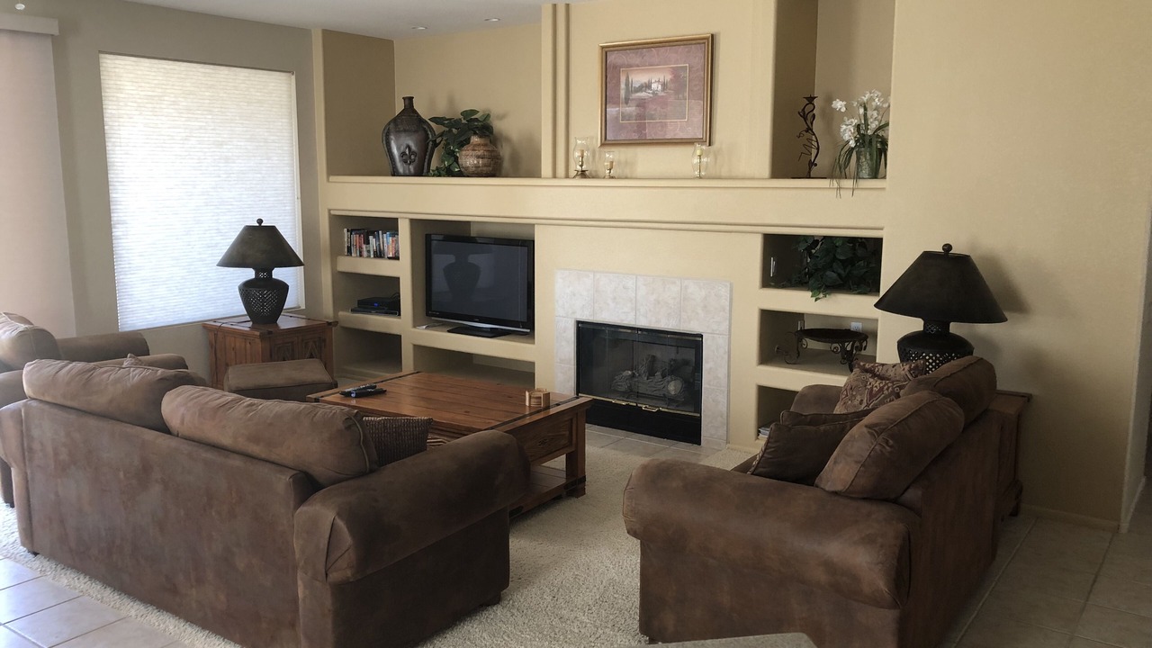 Photo of Livingroom in Surprise
