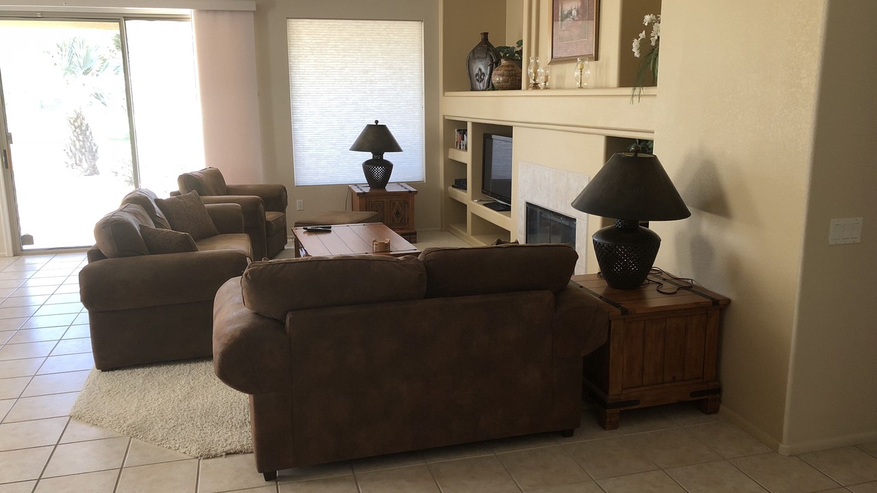 Photo of Livingroom in Surprise
