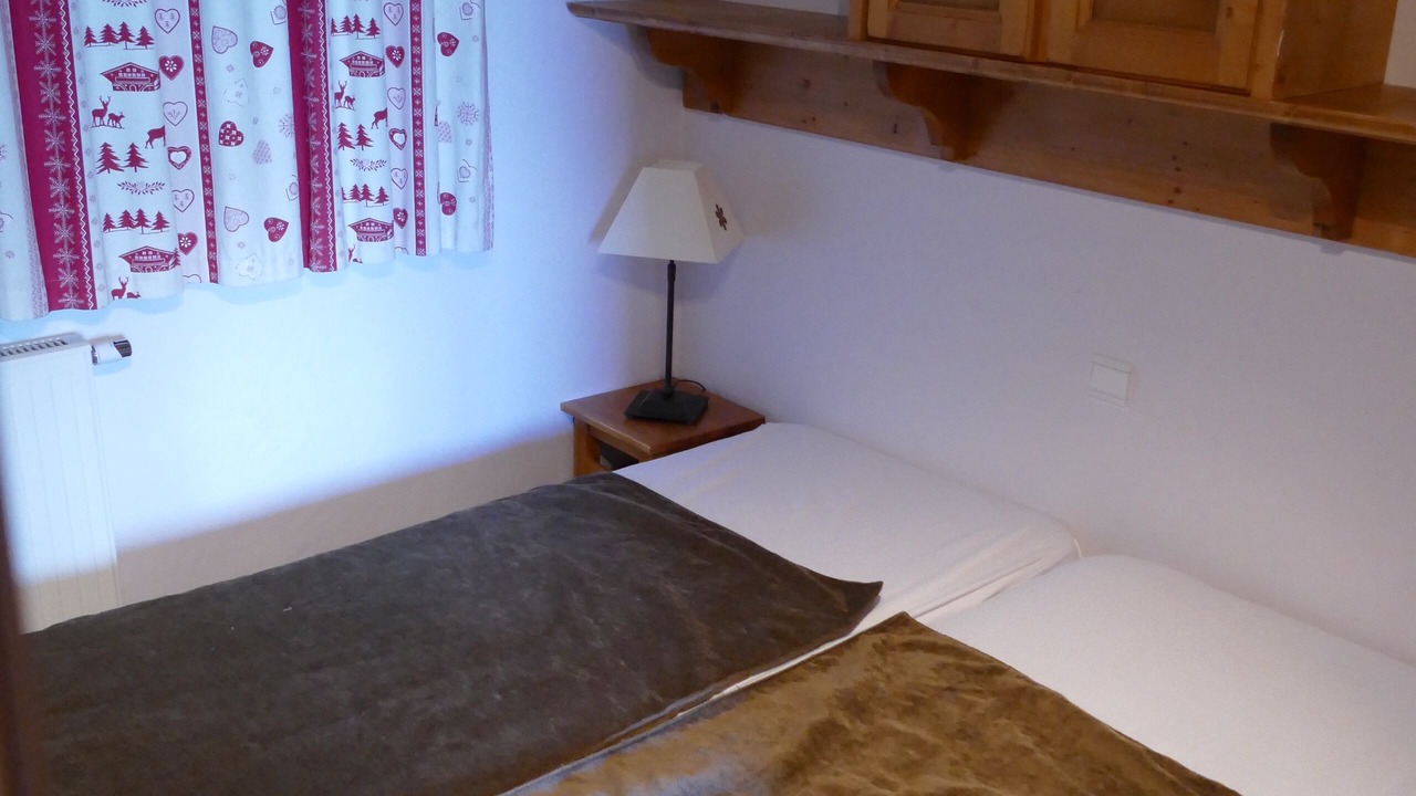 Photo of Bedroom in Arc-1800