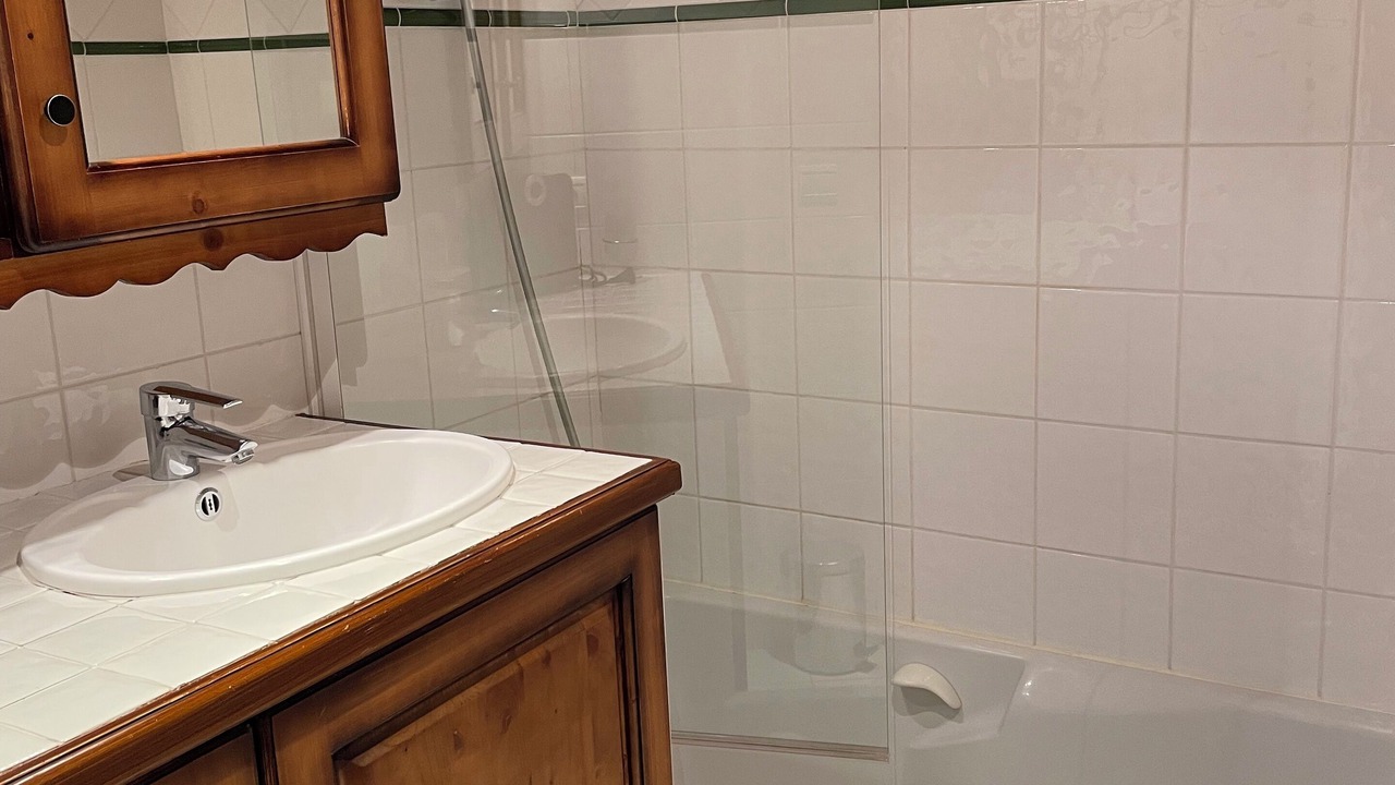 Photo of Bathroom in Arc-1800