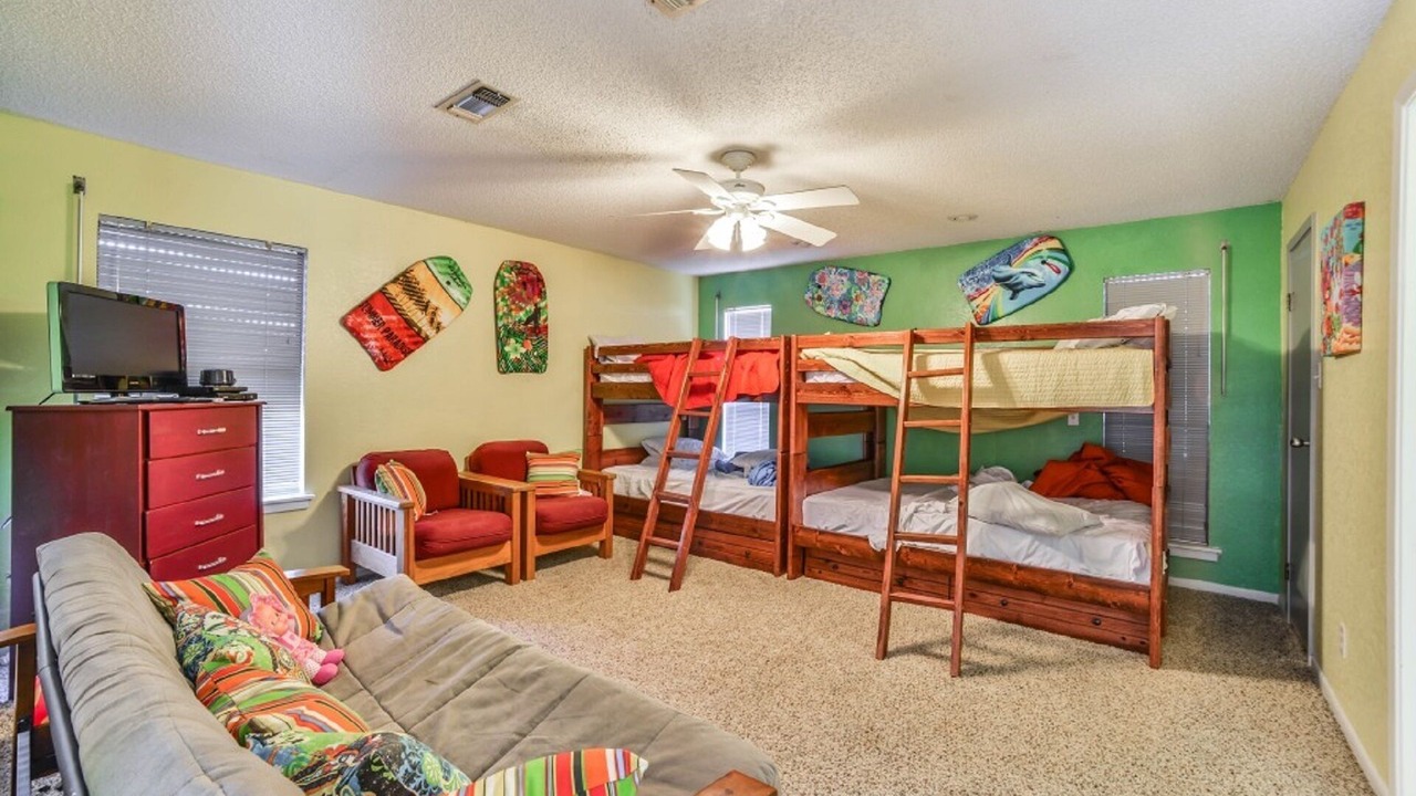 Photo of Bedroom in Pirates Beach