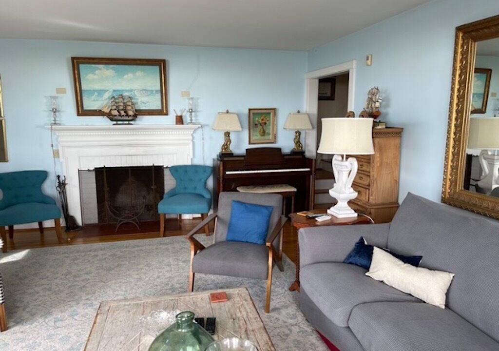 Photo of Livingroom in Old Saybrook