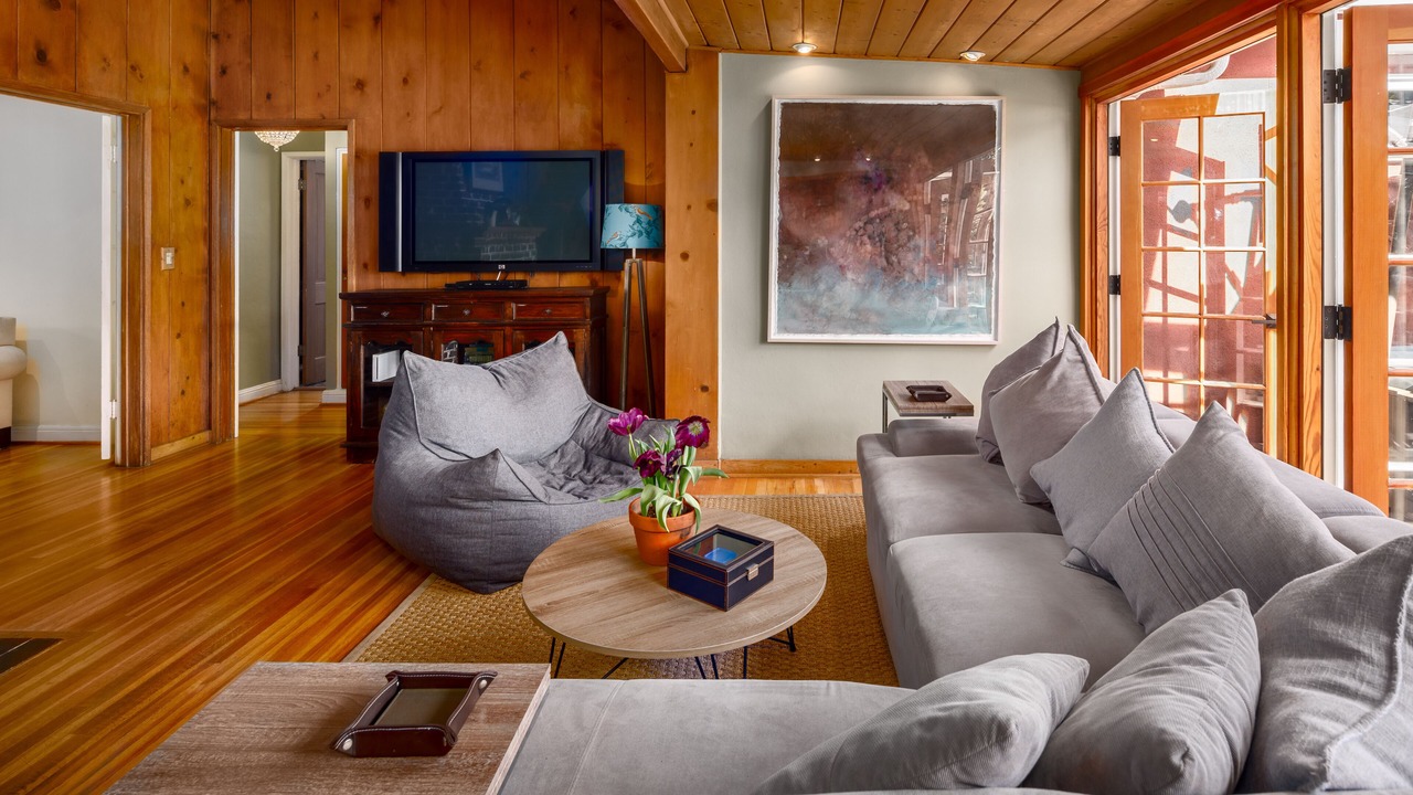 Photo of Livingroom in Valley Village