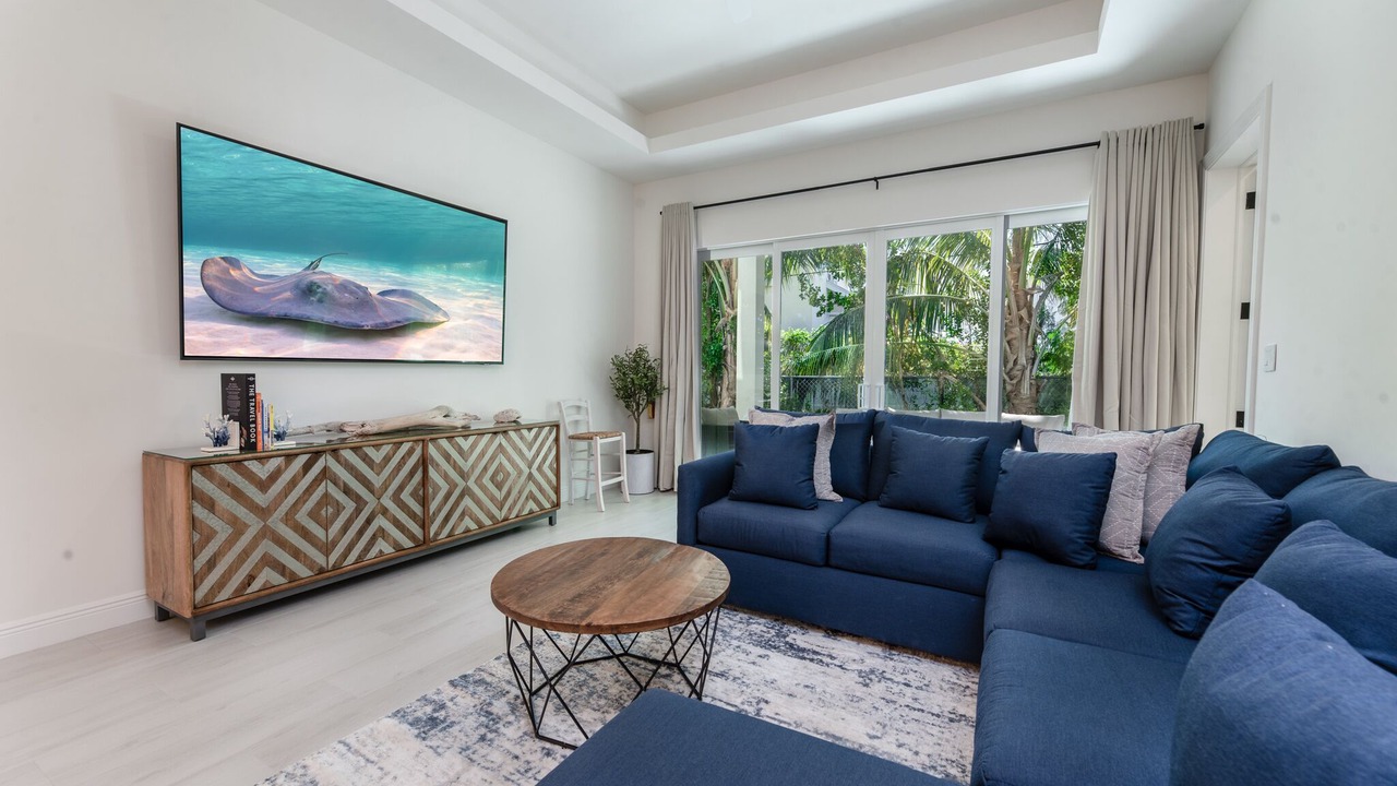 Photo of Livingroom in West Bay
