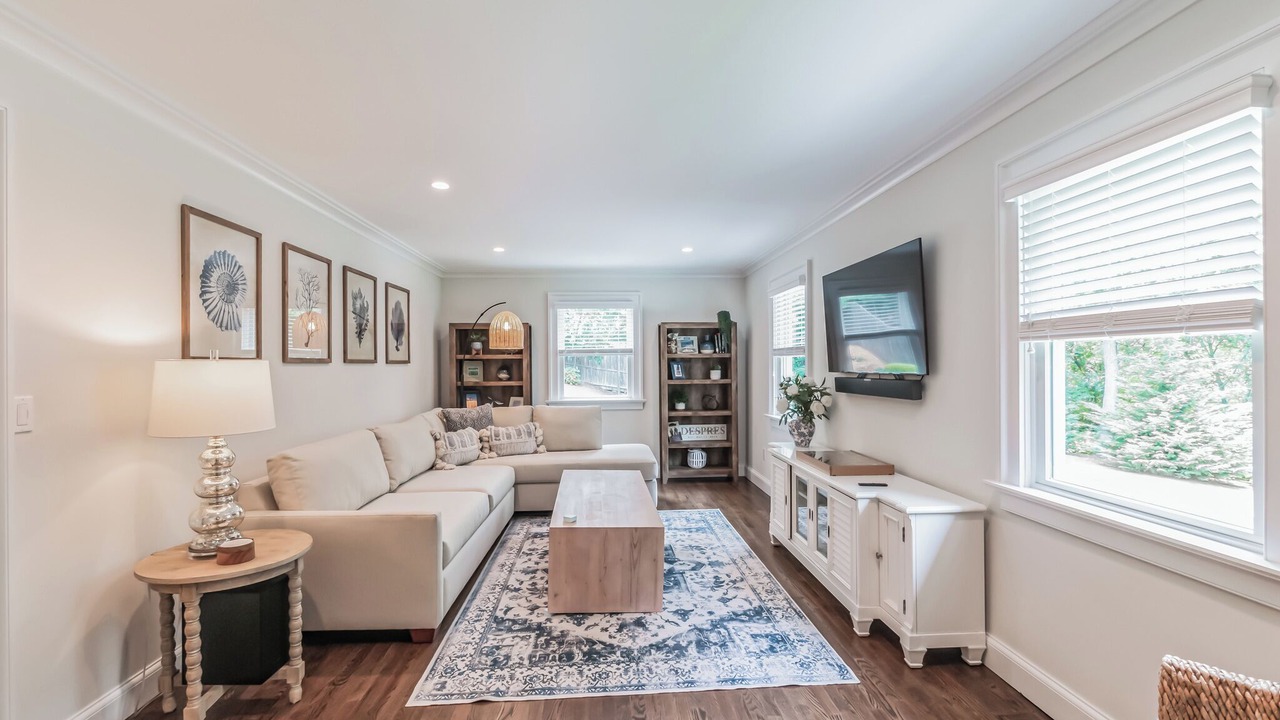 Photo of Livingroom in Hampton Bays