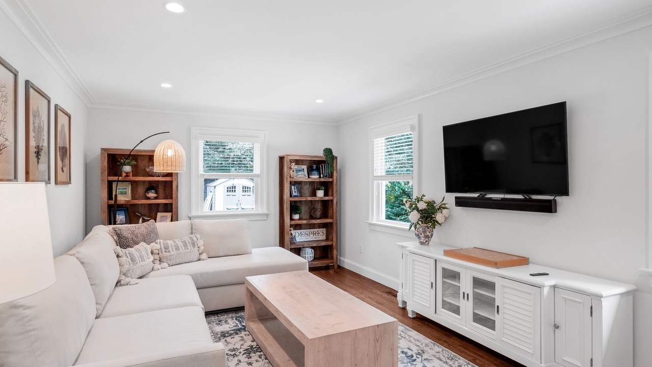 Photo of Livingroom in Hampton Bays