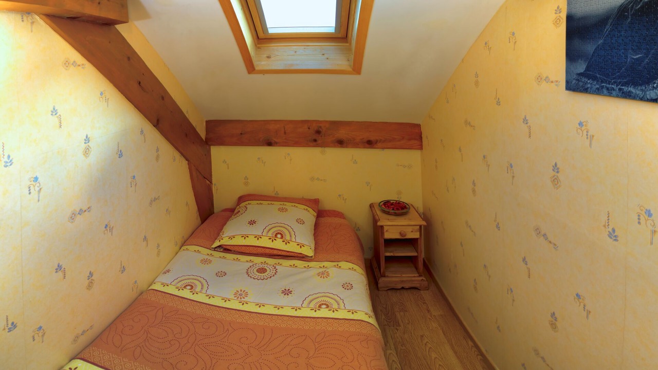 Photo of Bedroom in Thones
