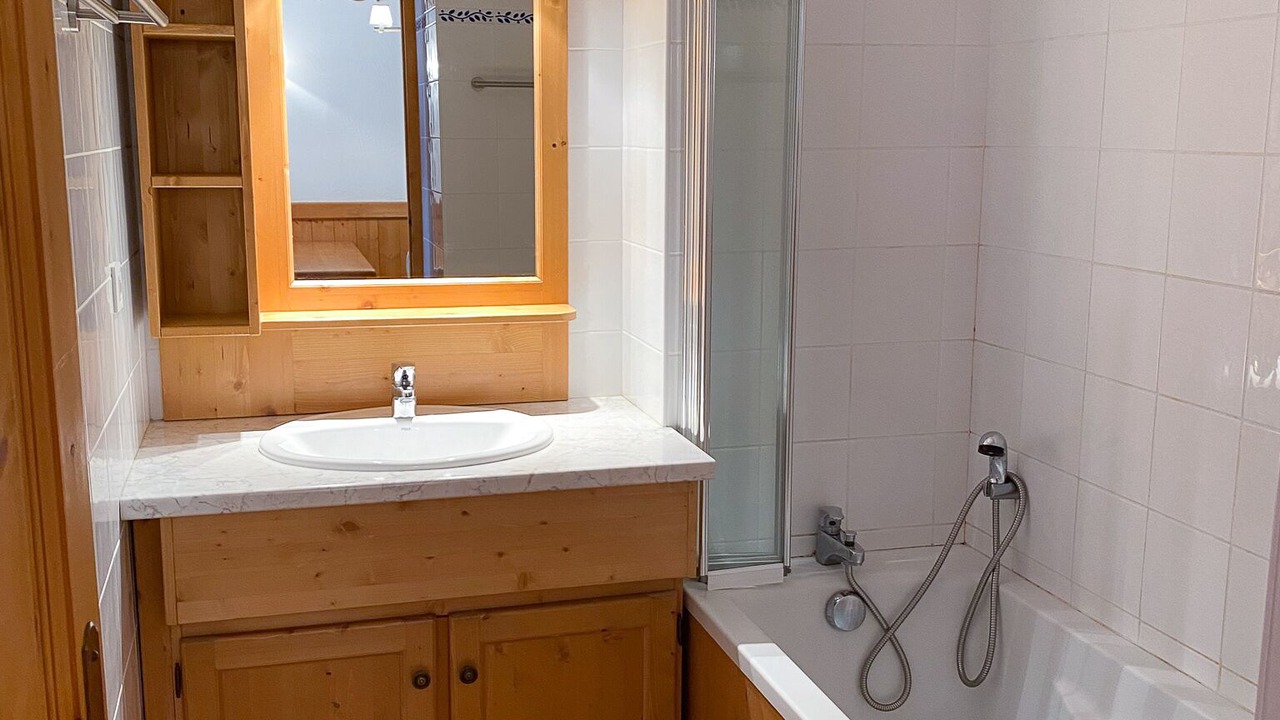 Photo of Bathroom in Oz