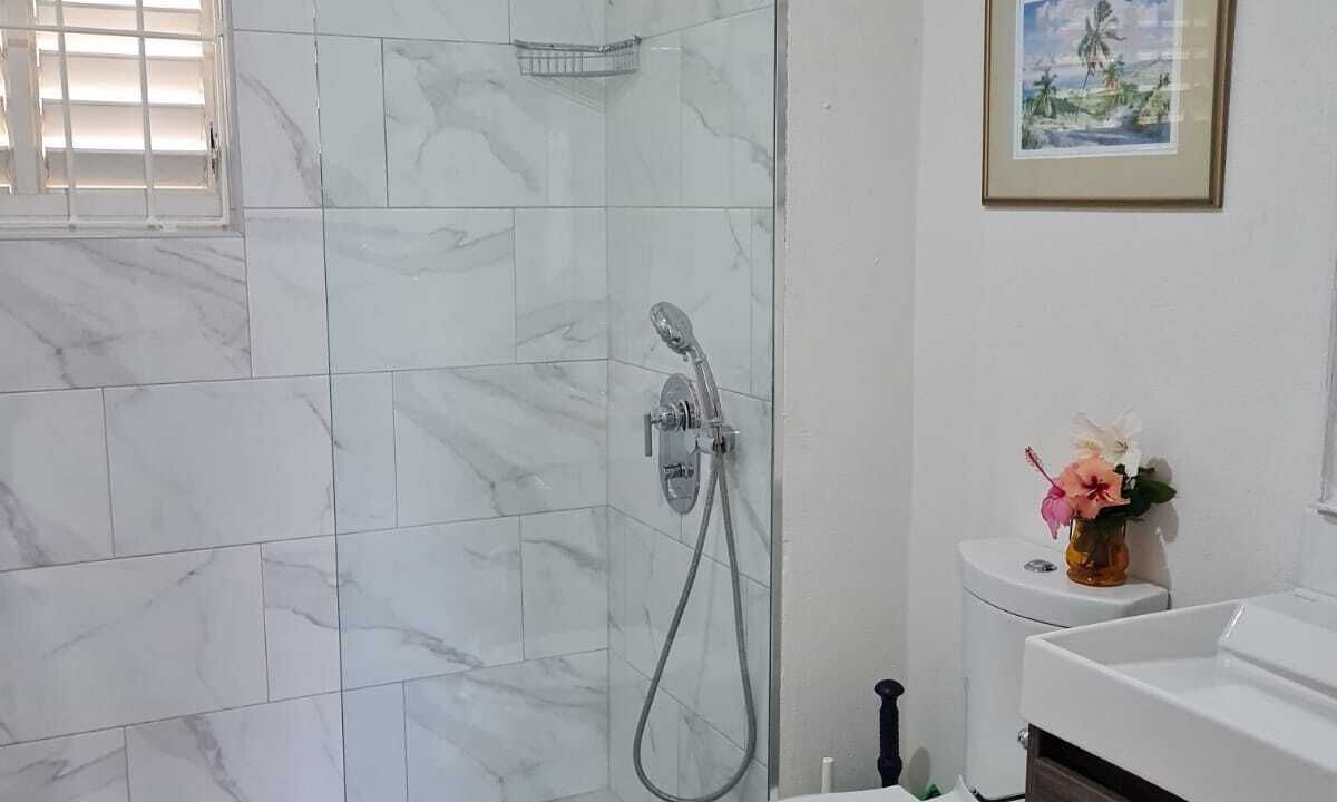 Photo of Bathroom in Marine Gardens