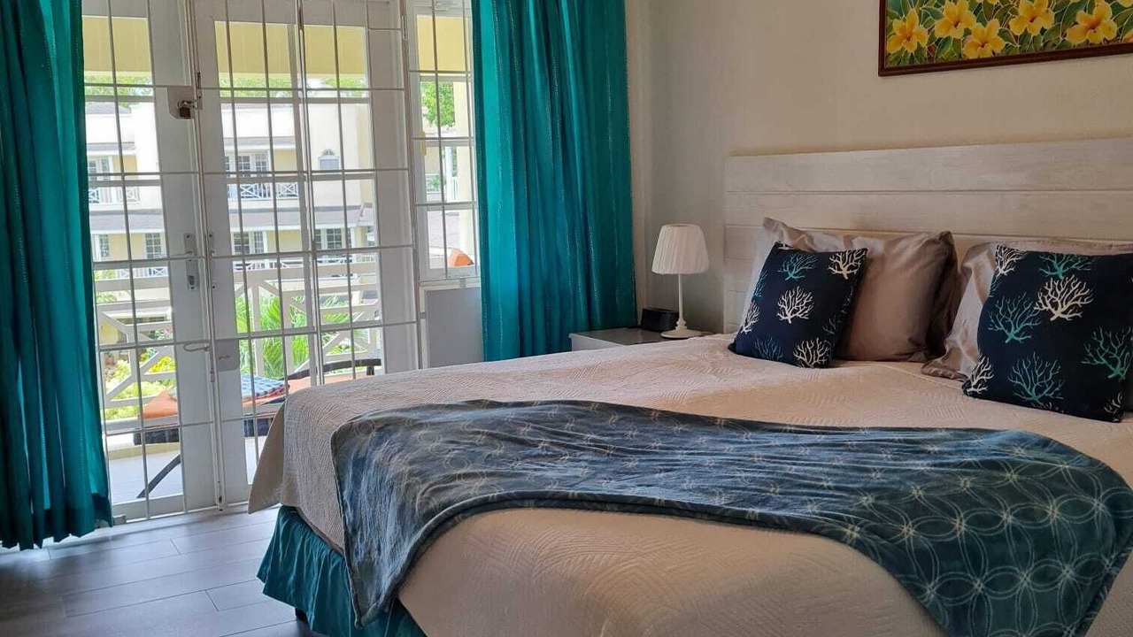 Photo of Bedroom in Marine Gardens