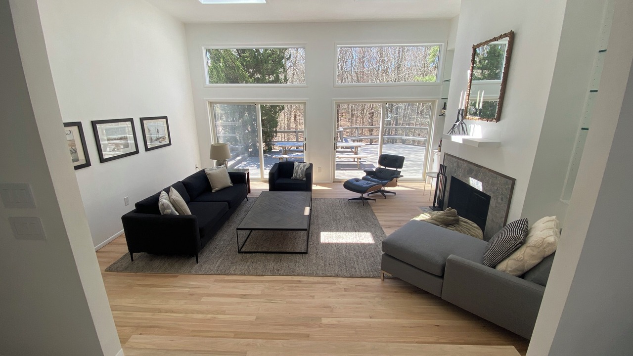 Photo of Livingroom in Amagansett North