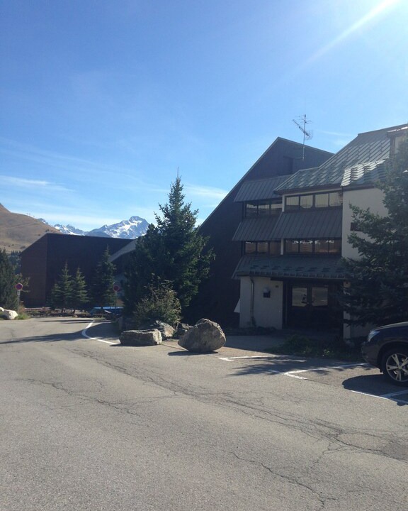 Photo of Buildings in Eclose-Ouest