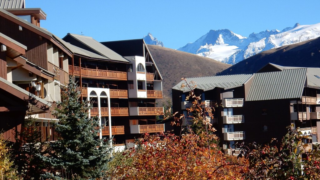 Photo of Buildings in Eclose-Ouest