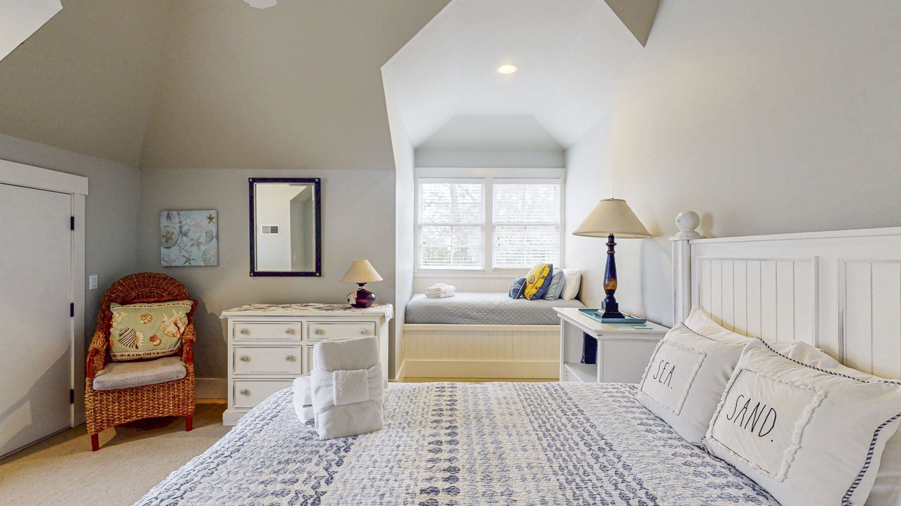 Photo of Bedroom in Folly Field