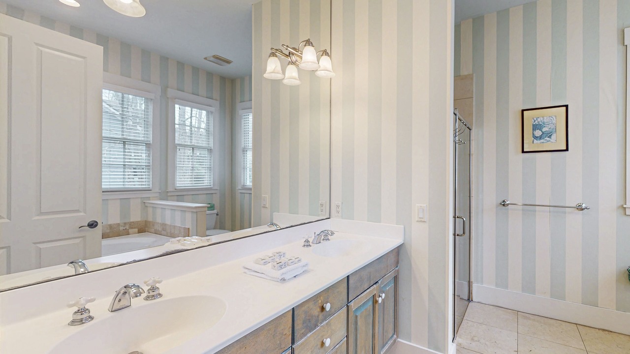 Photo of Bathroom in Folly Field