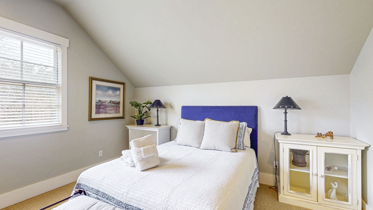 Photo of Bedroom in Folly Field