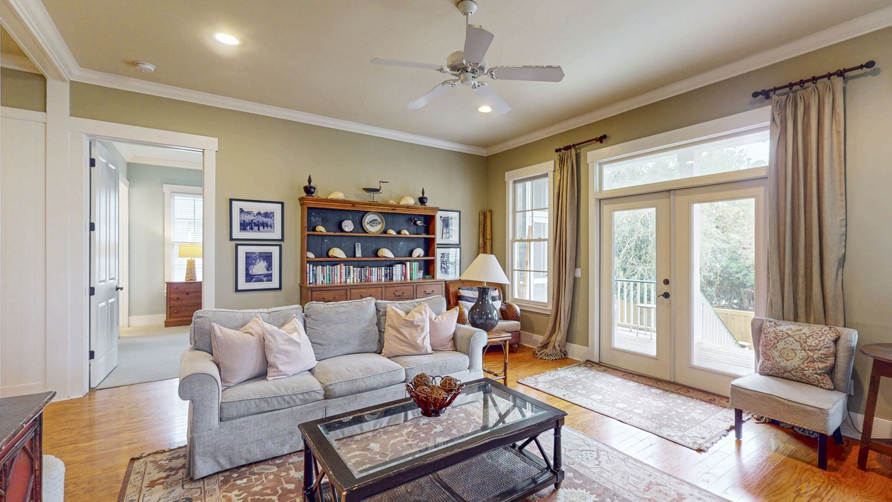 Photo of Livingroom in Folly Field