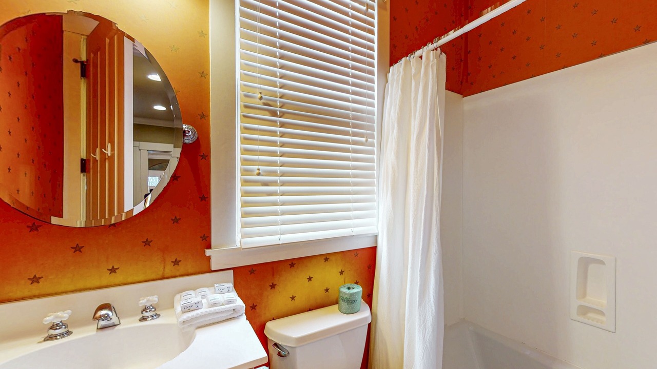Photo of Bathroom in Folly Field