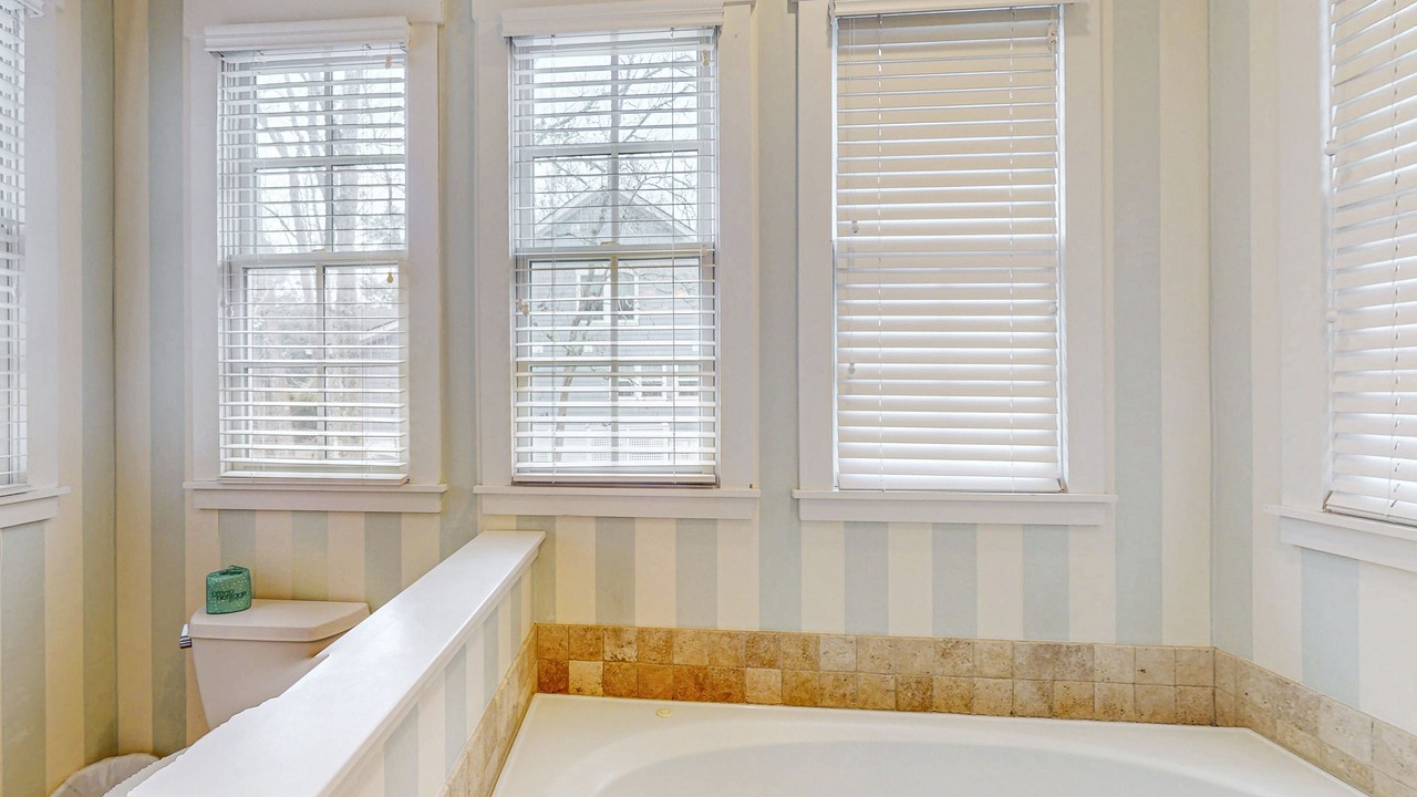 Photo of Bathroom in Folly Field