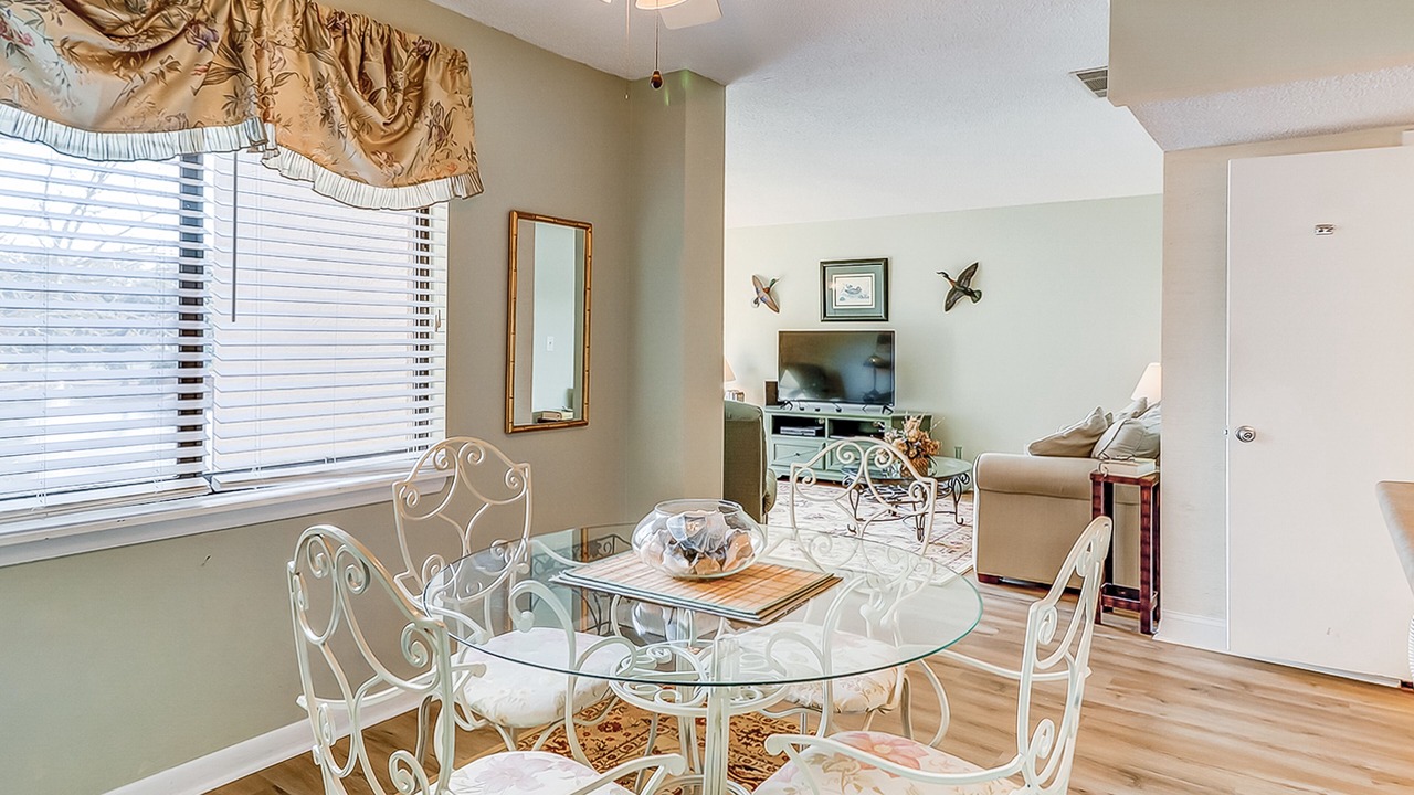 Photo of Livingroom in Folly Field