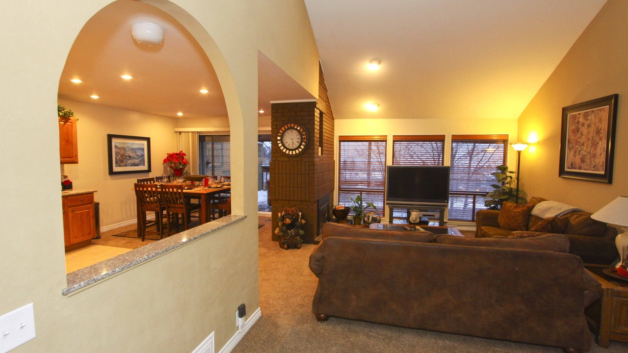 Photo of Livingroom in Cottonwood Heights