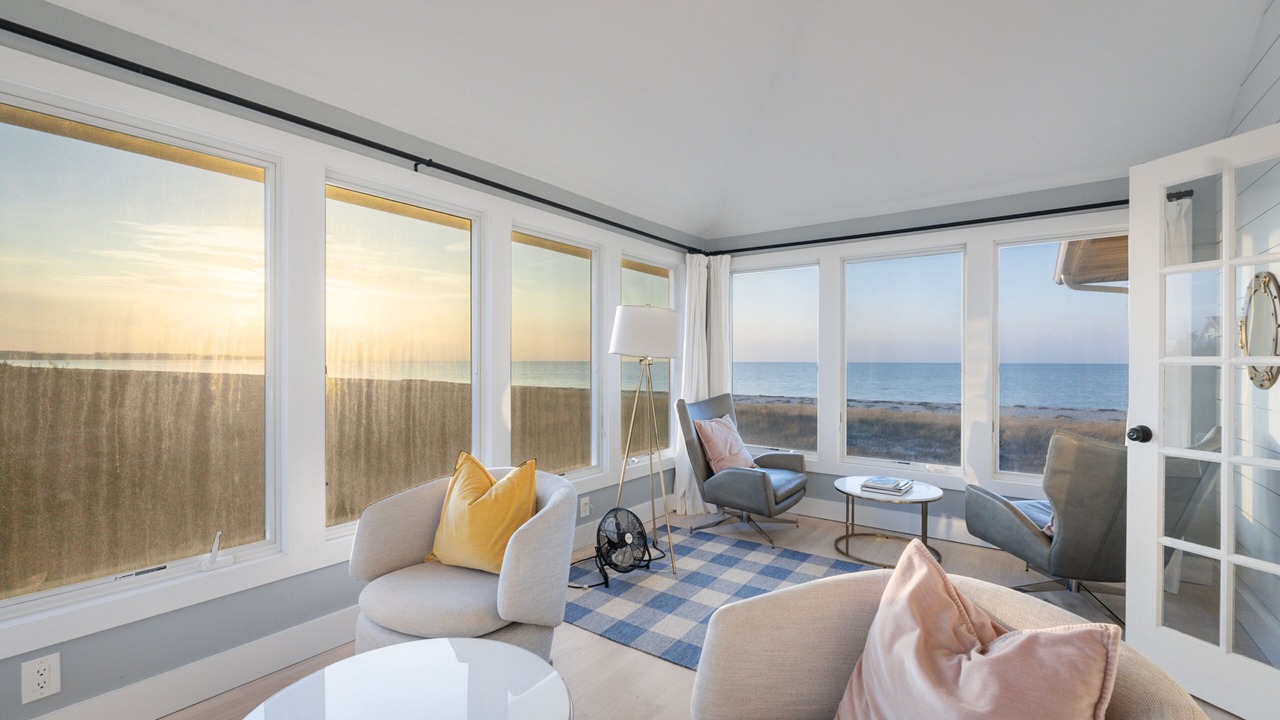 Photo of Livingroom in Southold