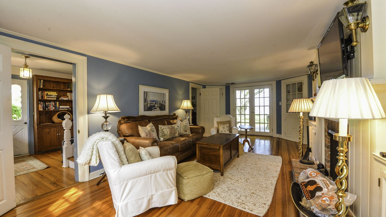Photo of Livingroom in Coecles Harbor