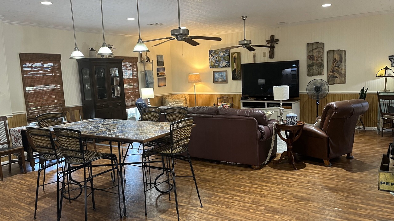Photo of Livingroom in Milton