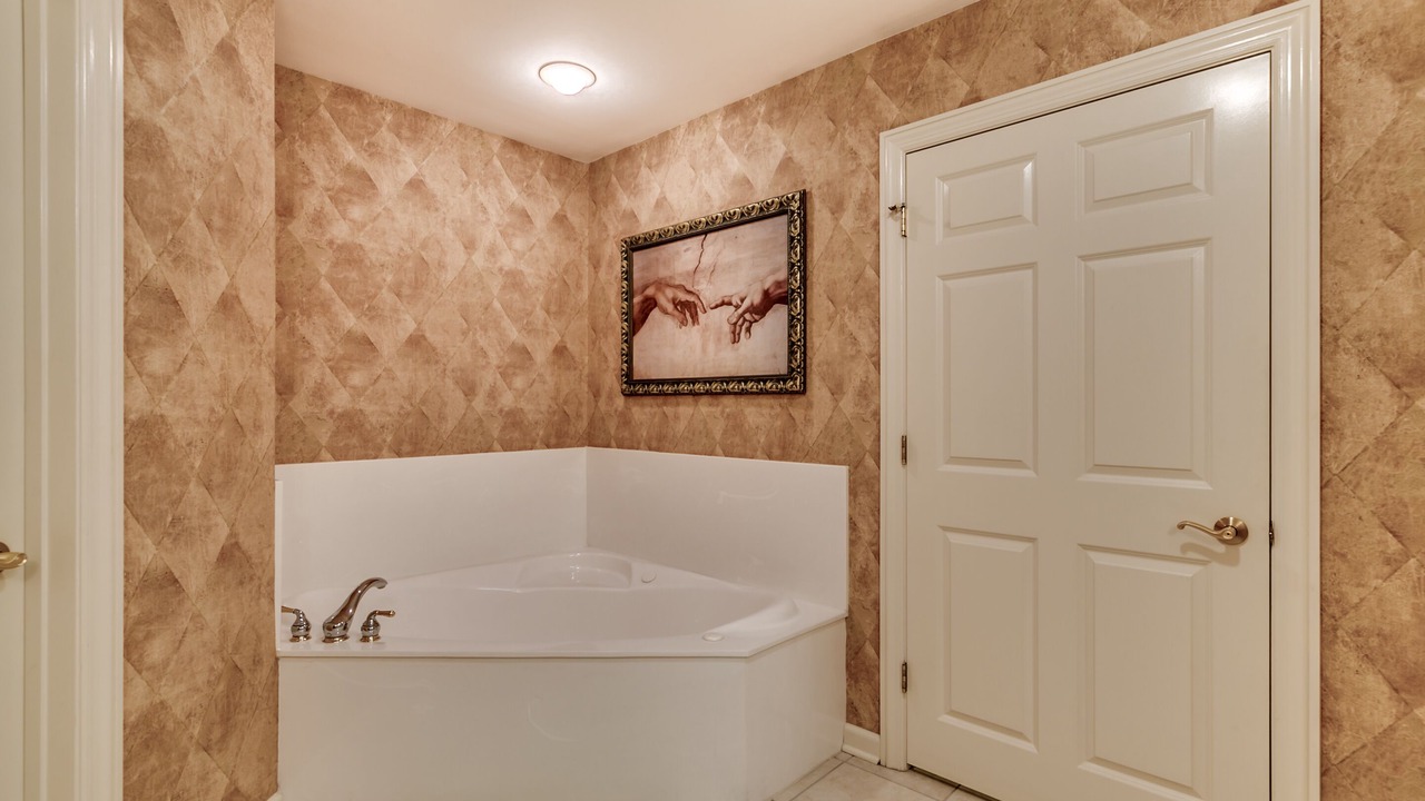 Photo of Bathroom in Arcadian Shores