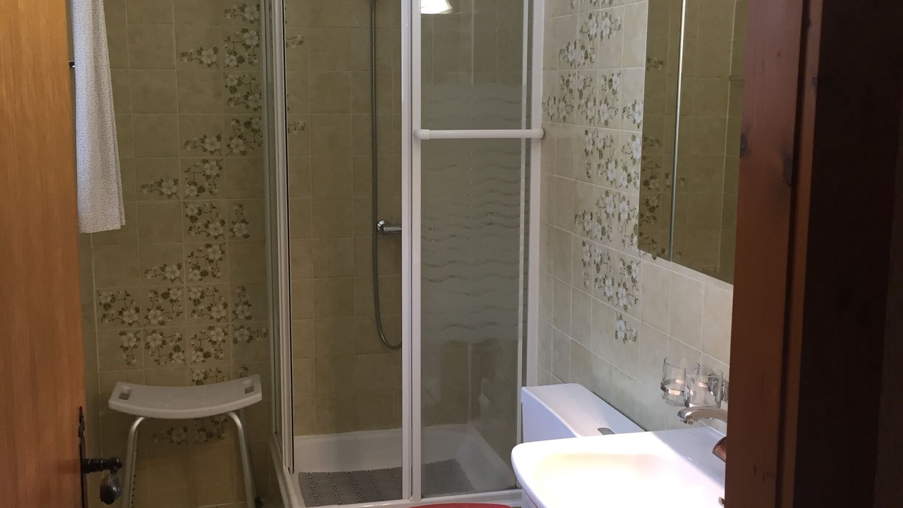 Photo of Bathroom in Grone