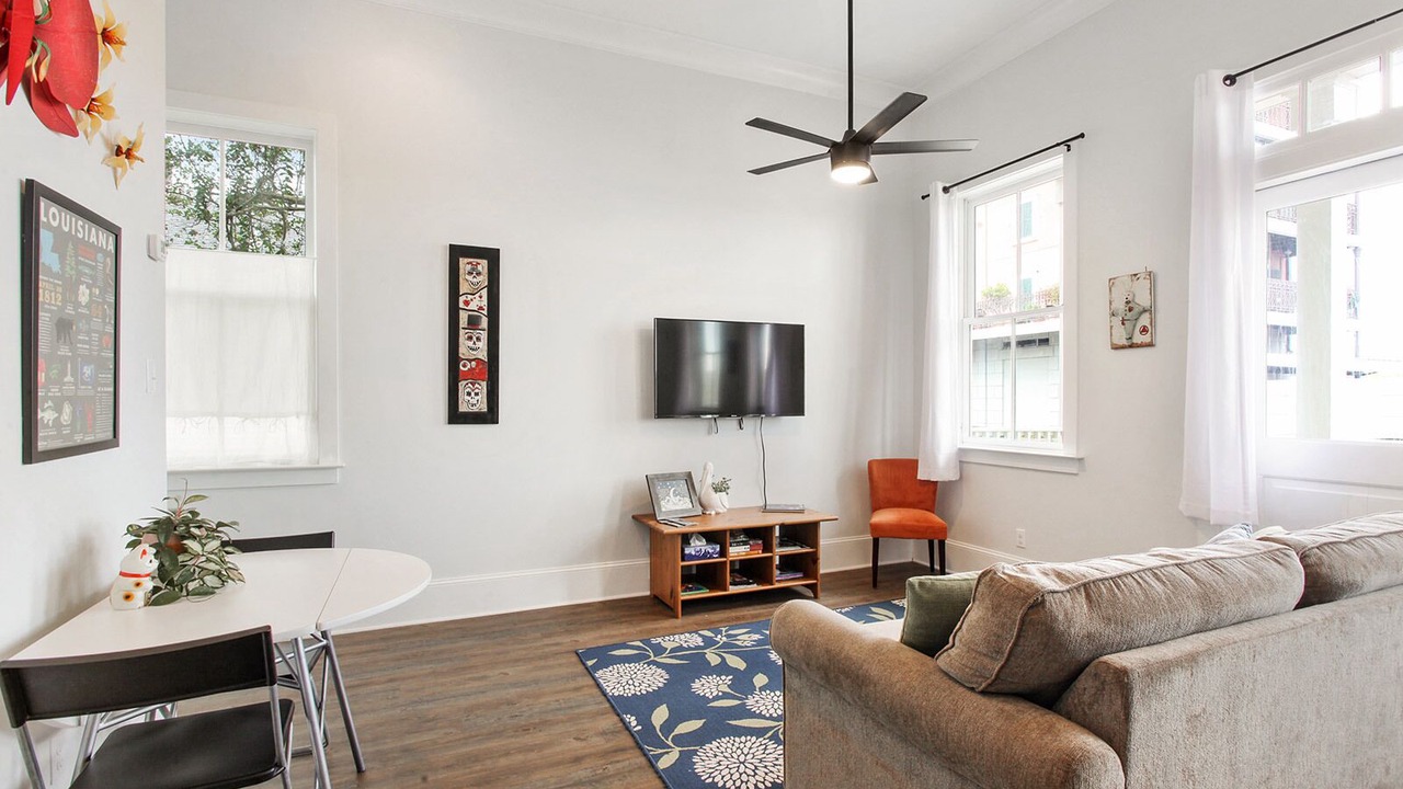 Photo of Livingroom in Algiers Point