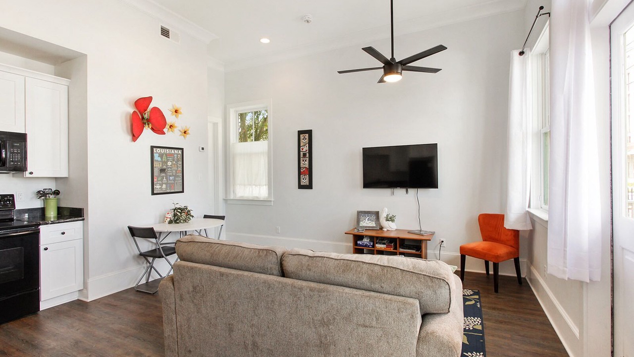 Photo of Livingroom in Algiers Point