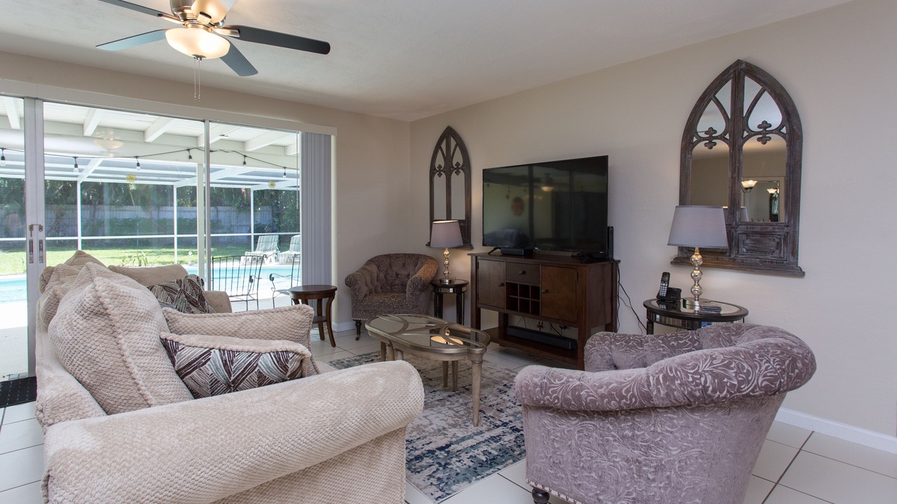 Photo of Livingroom in Yacht Club