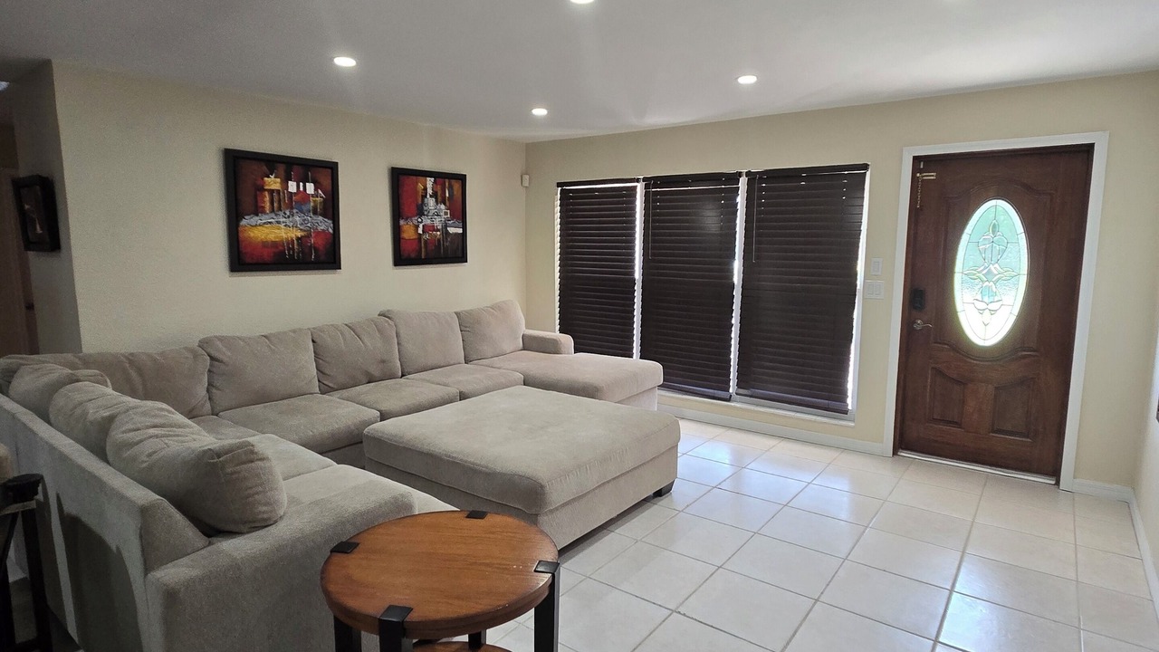 Photo of Livingroom in Yacht Club