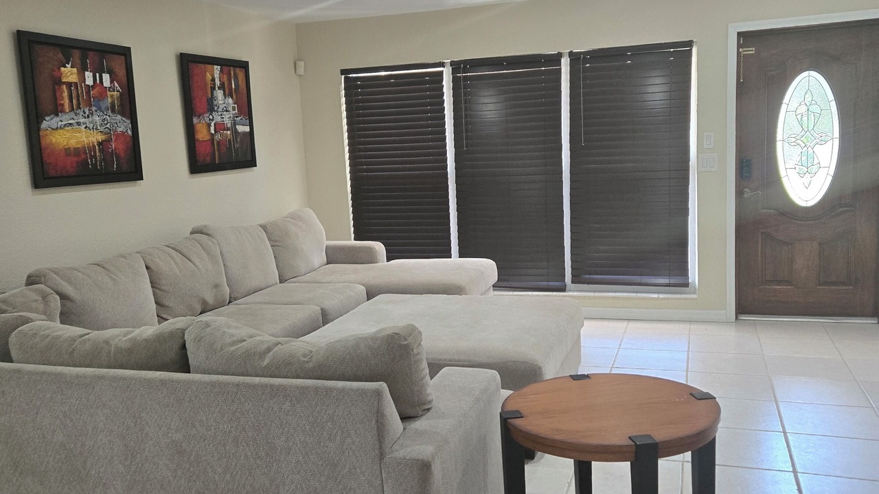 Photo of Livingroom in Yacht Club