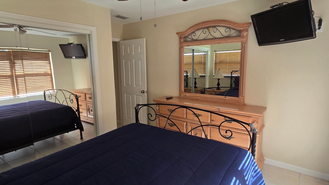 Photo of Bedroom in Yacht Club