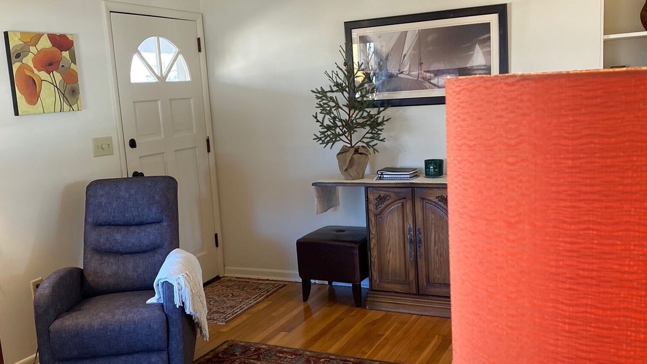 Photo of Livingroom in Mystic - New London