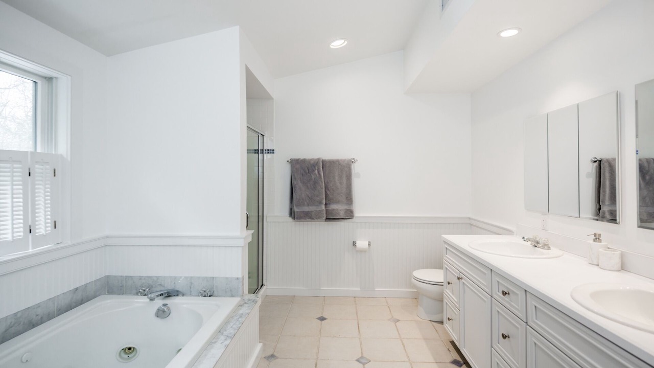 Photo of Bathroom in East Hampton North