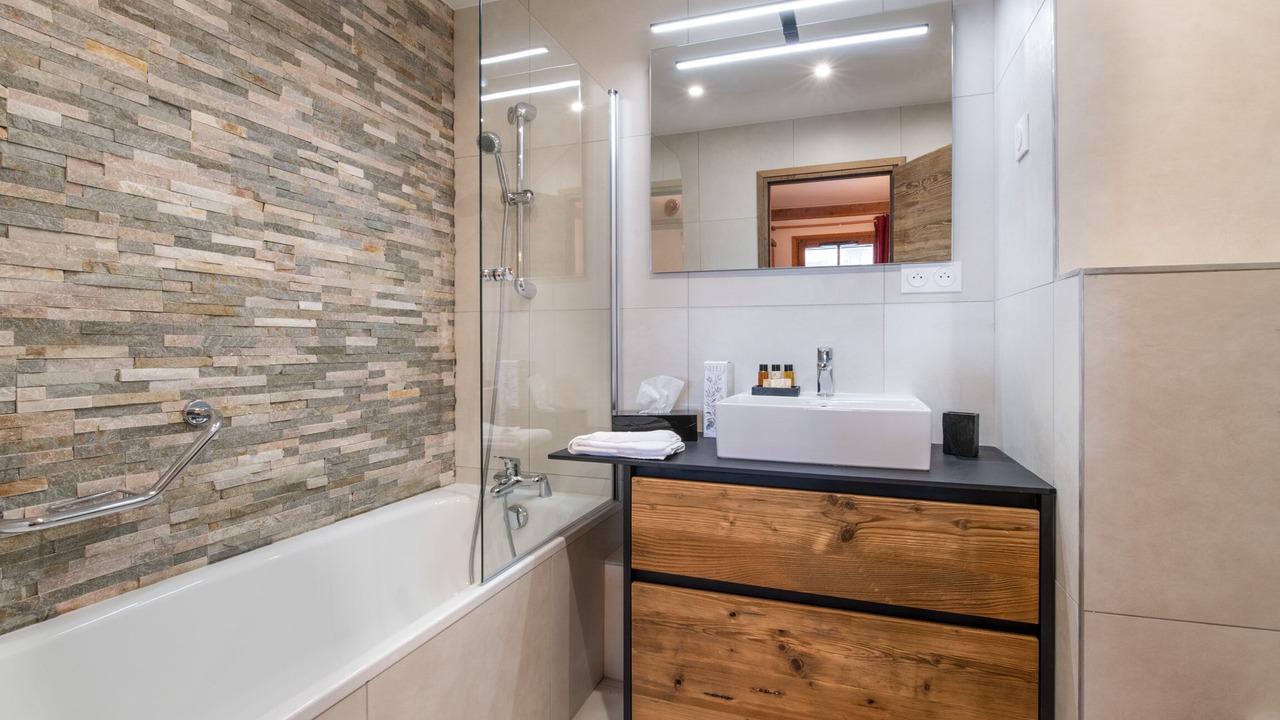 Photo of Bathroom in Arc-1950