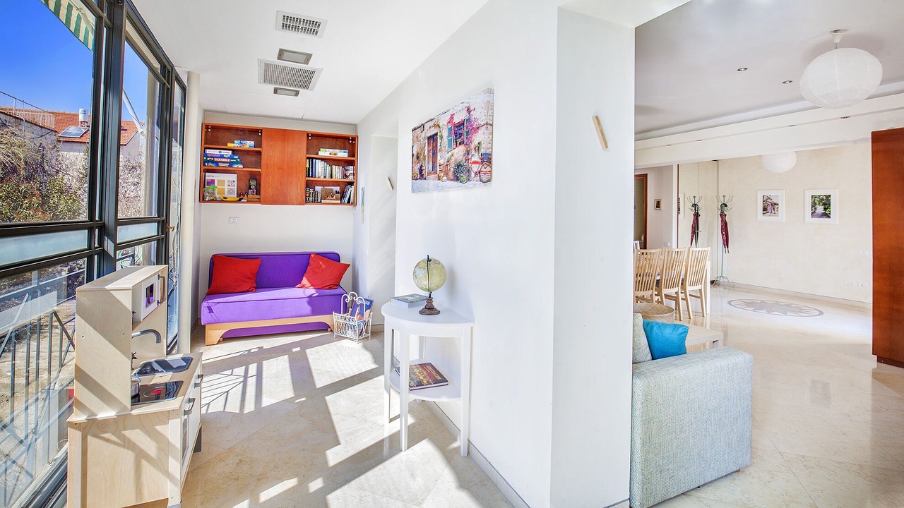 Photo of Livingroom in Emek Refaim