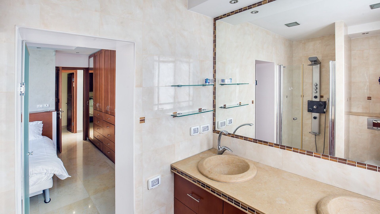 Photo of Bathroom in Emek Refaim
