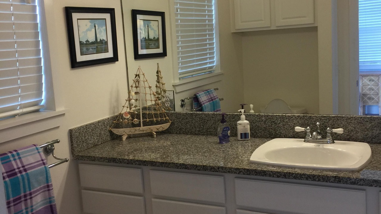 Photo of Bathroom in Pirates Beach
