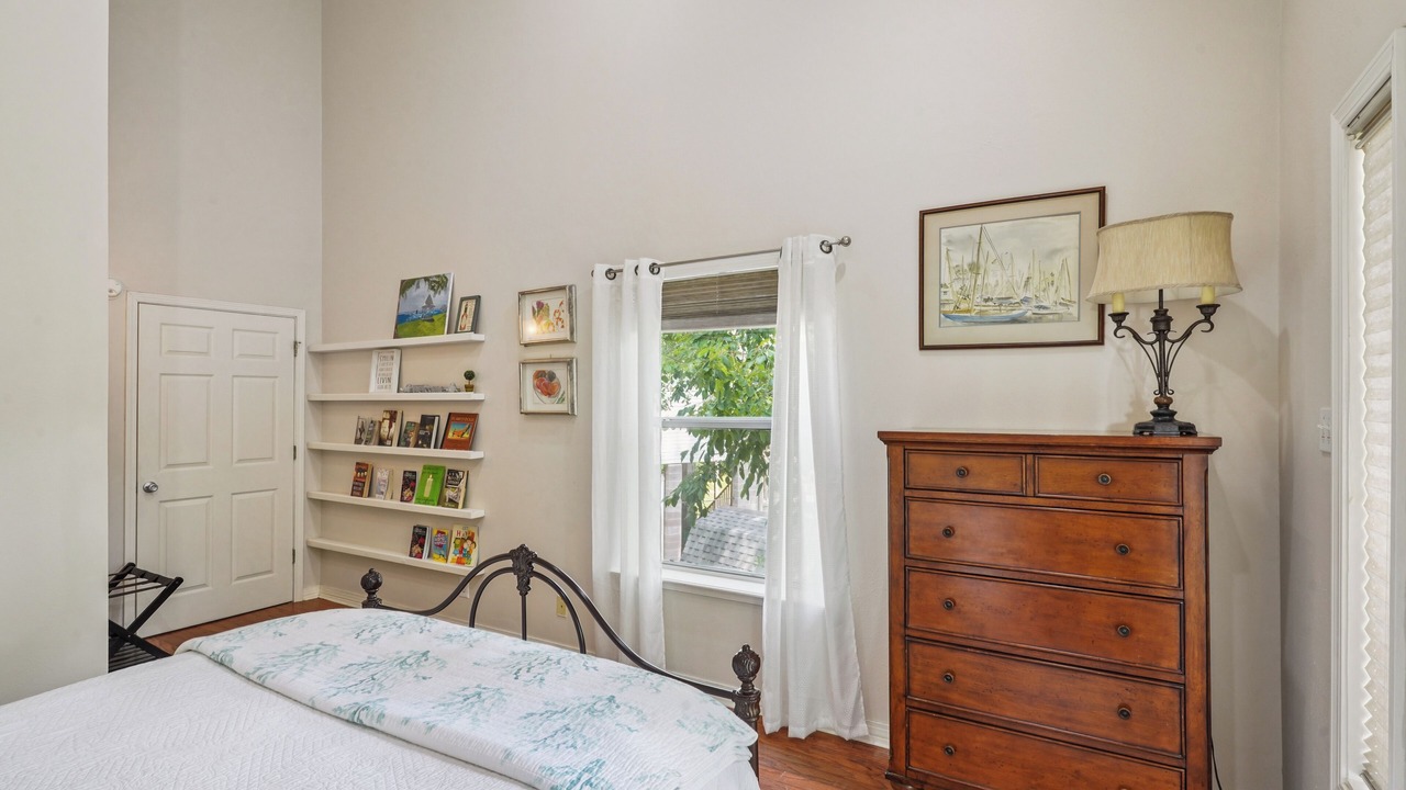 Photo of Bedroom in Mandeville
