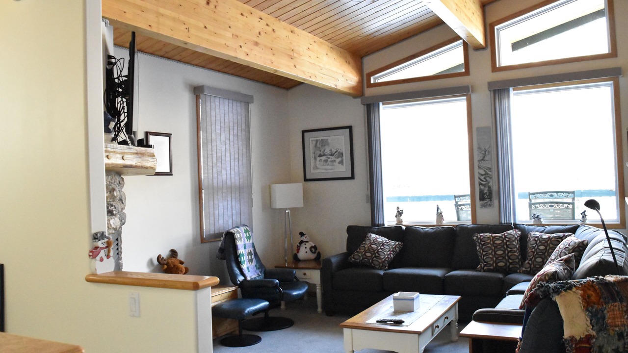 Photo of Livingroom in East Kootenay