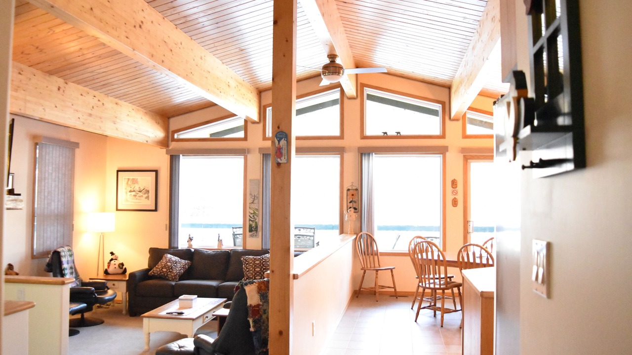 Photo of Livingroom in East Kootenay