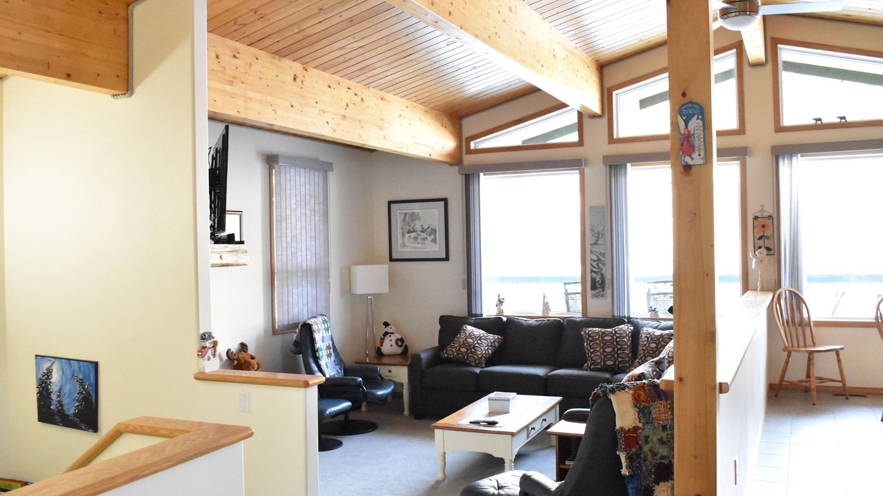 Photo of Livingroom in East Kootenay