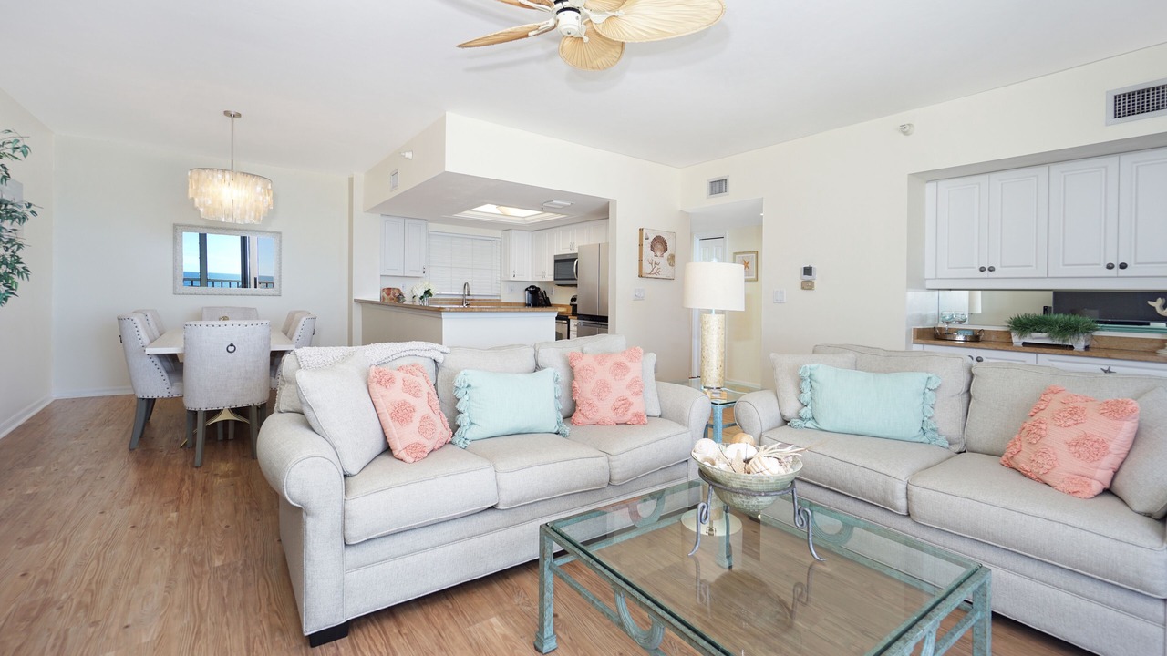 Photo of Livingroom in Vanderbilt Beach